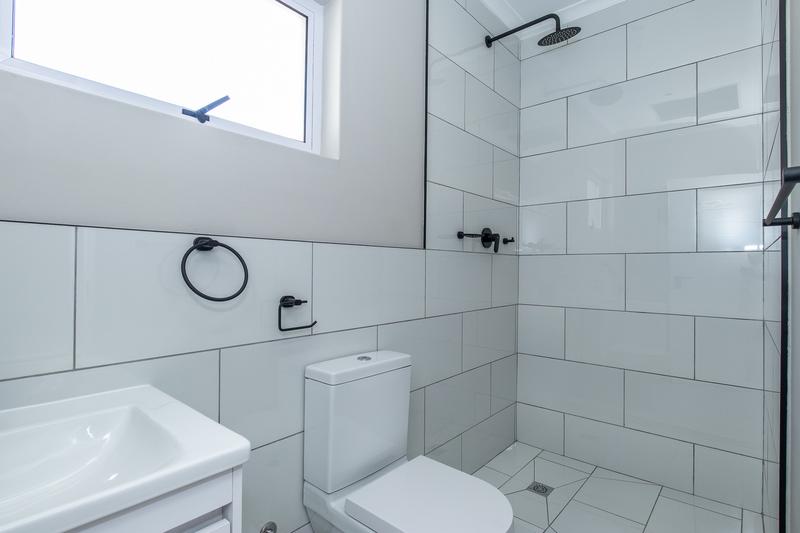 To Let 1 Bedroom Property for Rent in Meadowridge Western Cape